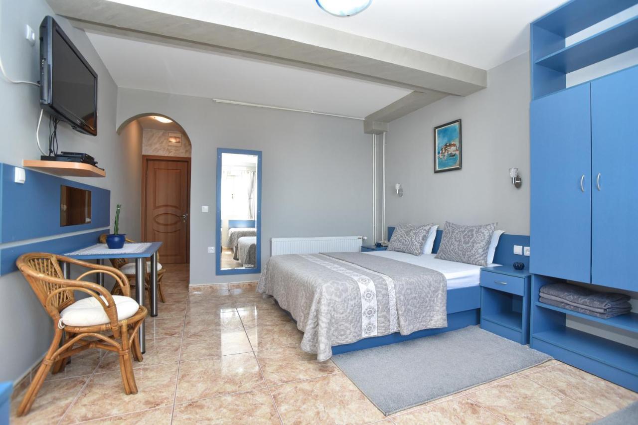 Apartments And Rooms Drago Свети Стефан Екстериор снимка