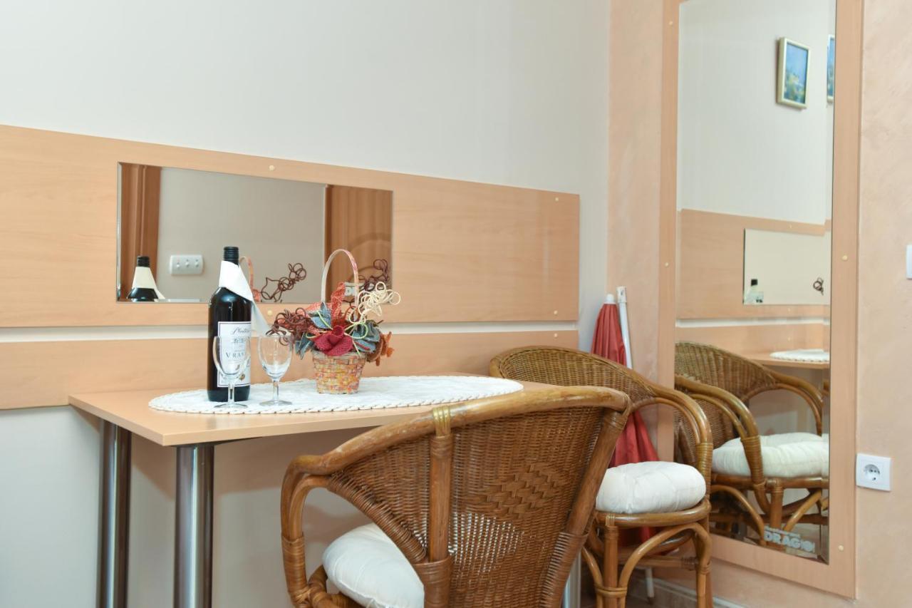 Apartments And Rooms Drago Свети Стефан Екстериор снимка