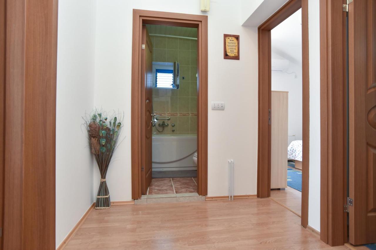 Apartments And Rooms Drago Свети Стефан Екстериор снимка