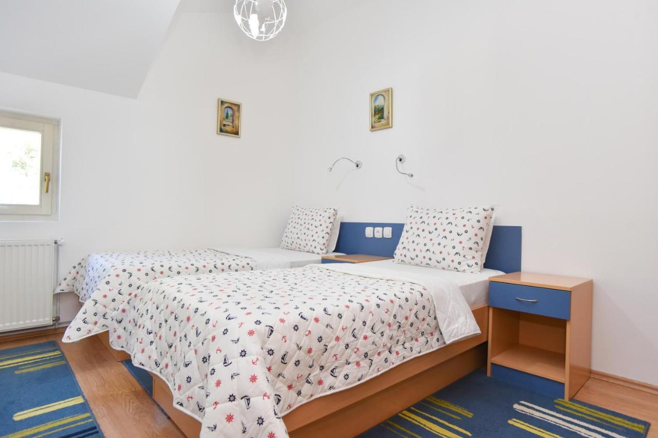 Apartments And Rooms Drago Свети Стефан Екстериор снимка