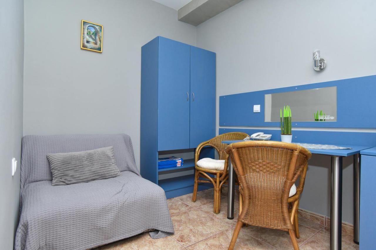 Apartments And Rooms Drago Свети Стефан Екстериор снимка