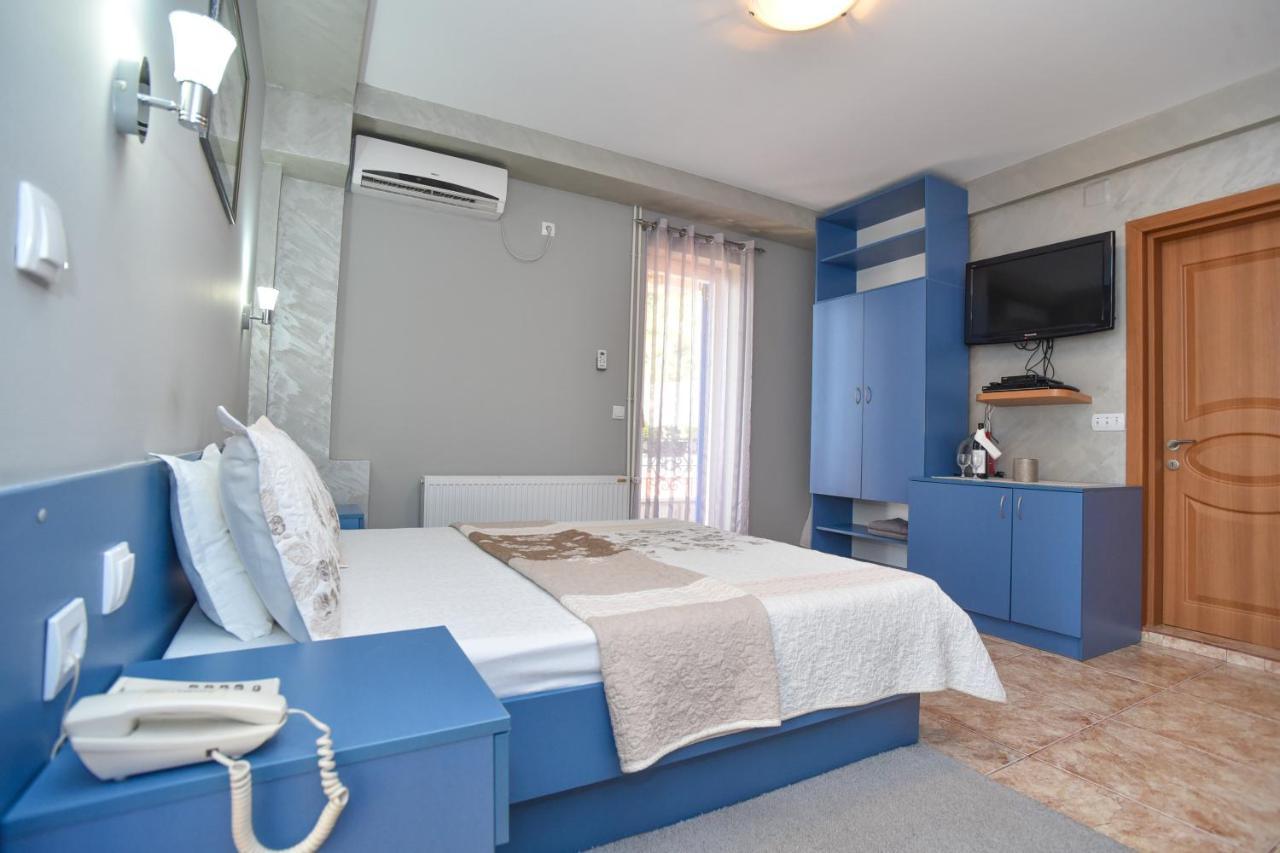 Apartments And Rooms Drago Свети Стефан Екстериор снимка