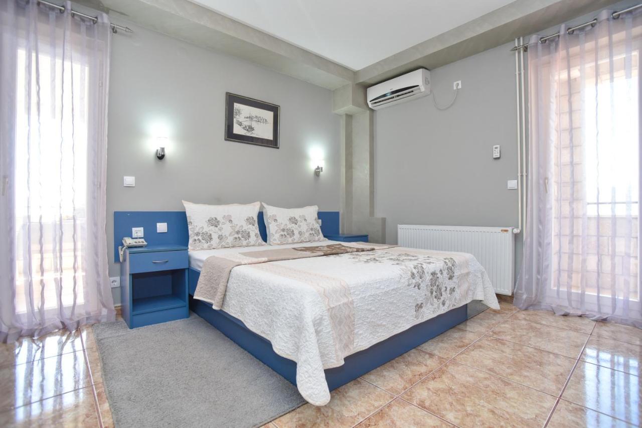 Apartments And Rooms Drago Свети Стефан Екстериор снимка